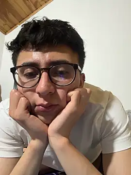 Chatroom XXX en direct de CamiRojas_boy