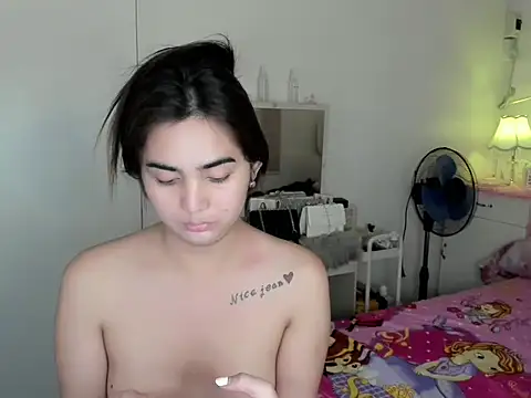 عرض كام nica_doll