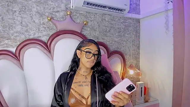 Mia_Jansen: διαδικτυακό σόου στην κάμερα