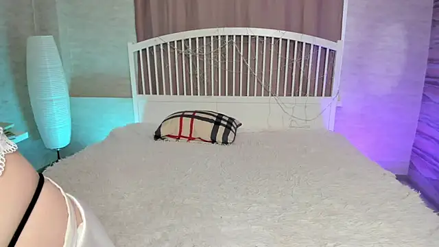 XXX chat uživo modela AminaRuthers