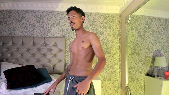 NoaahTylor Show Webcam