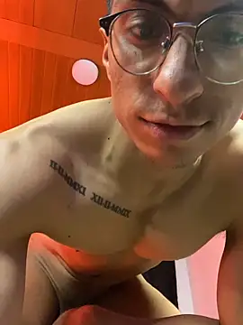 ApoloCruzのライブXXXチャット