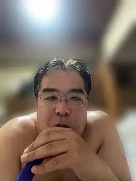 mon0304: διαδικτυακό σόου στην κάμερα