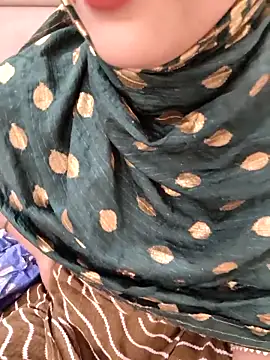 Indian-Aleena Adlı Modelin Canlı XXX Sohbeti