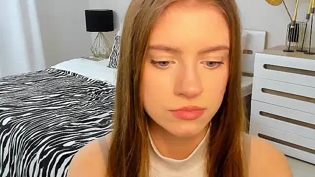 Erica_Kiss Adlı Modelin Canlı XXX Sohbeti