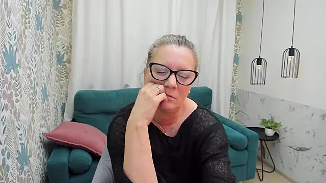 LeaPure Adlı Modelin Canlı XXX Sohbeti