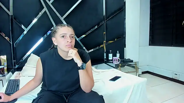 Alyssa_Noah Adlı Modelin Canlı XXX Sohbeti