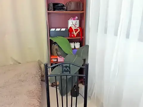 YougotLara's Live XXX Chat