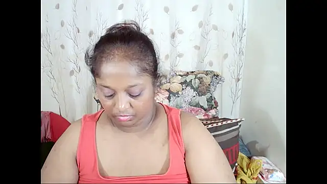 Indiantasha Adlı Modelin Canlı XXX Sohbeti