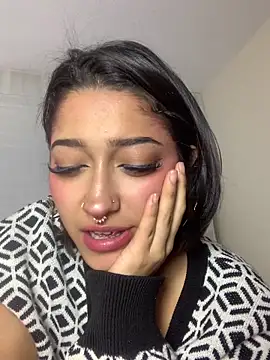 Chatroom XXX en direct de LilithMonette