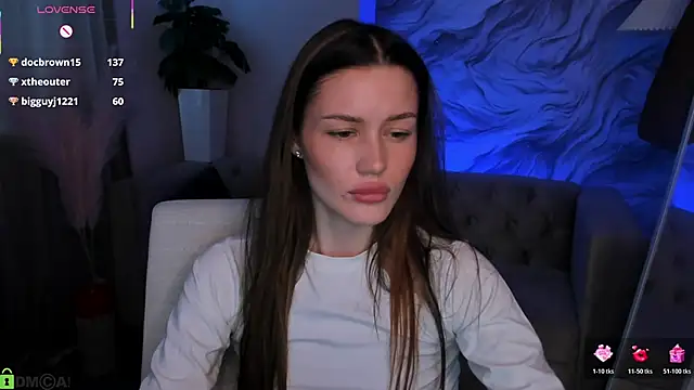 Chat +18 de Aria_Mila ao vivo