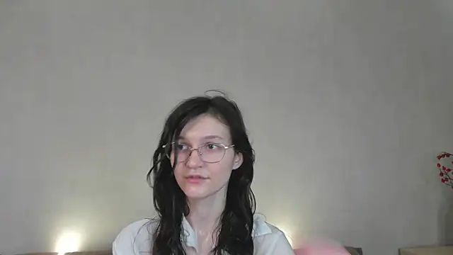 Chat +18 de ThoraMarola ao vivo