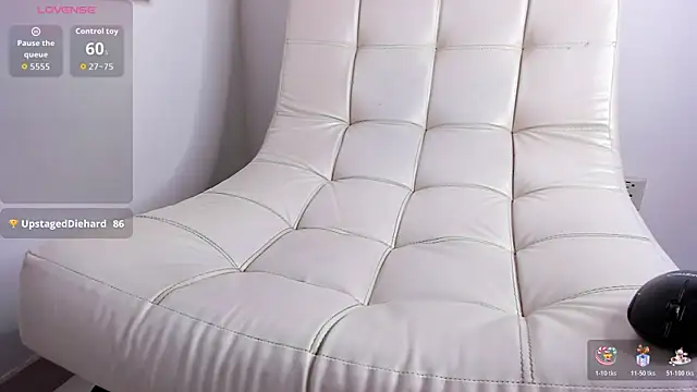 Aaron_Tate: διαδικτυακό σόου στην κάμερα