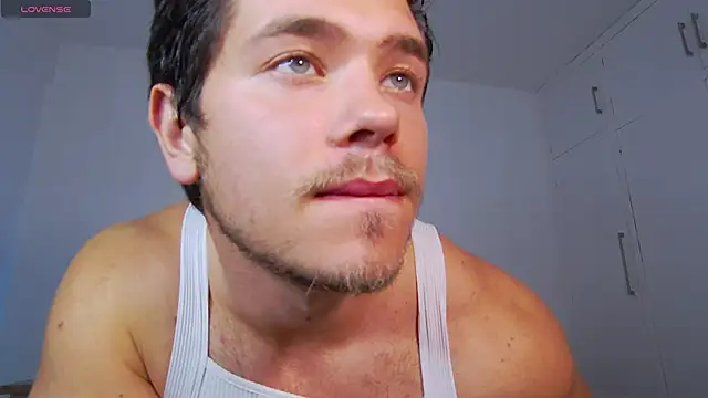 Show modela Arilas_ na web-kameri