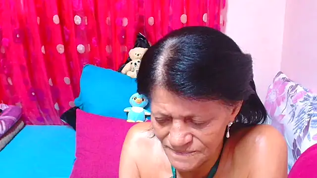 Chat +18 de SLUTTYROXY ao vivo