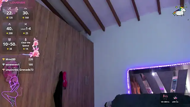 SkyeGabbyRose Show in webcam