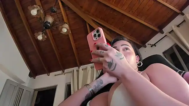 IsaFontannaのライブXXXチャット