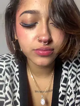 Chatroom XXX en direct de LilithMonette