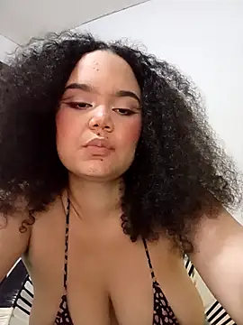 TrixieRosse Chat XXX in diretta