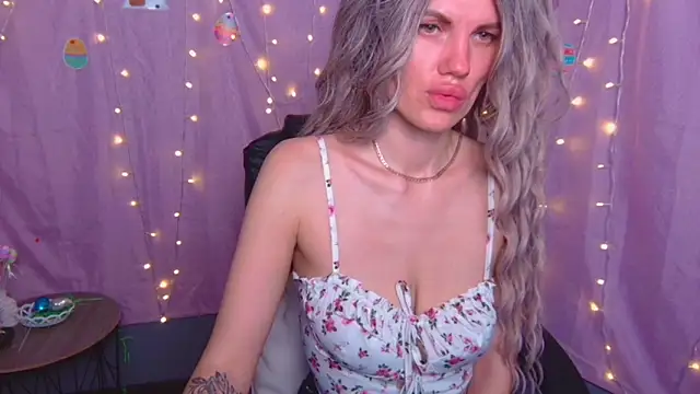 Chat +18 de MilaLoona ao vivo