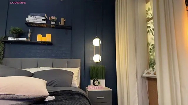 AdriaNochi's Live XXX Chat