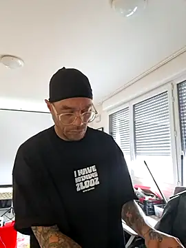 Mr_Graffitimile's Live XXX Chat