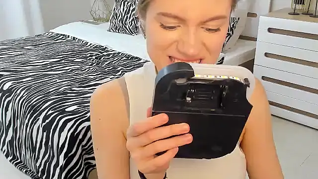 Erica_Kiss' Live XXX Chat