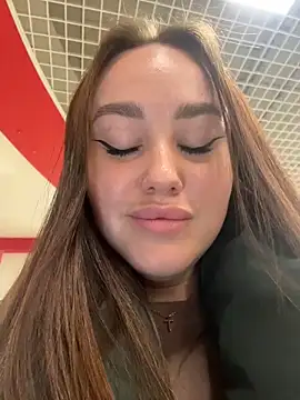 KiraSunshine Adlı Modelin Canlı XXX Sohbeti