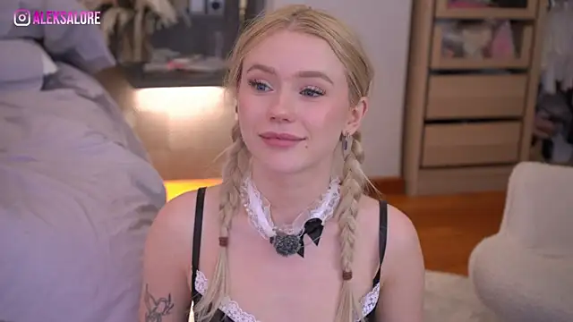 Chat +18 de LexieLoree ao vivo