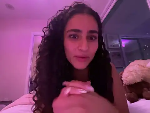 Chat +18 de silkygemm ao vivo