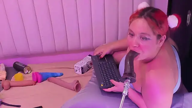 sharlotthe_bigass' Live XXX Chat