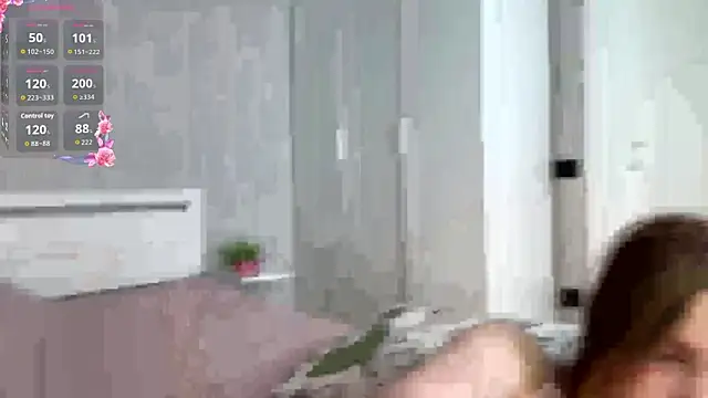 Pertunjukan Kamera Web NylaNadler