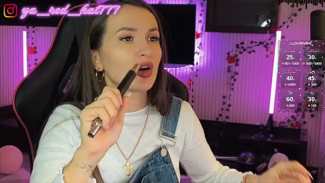 -RED_HAT-'s Live XXX Chat