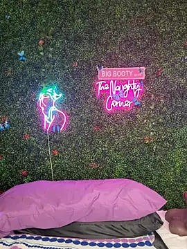 RenaThickAss' Webcam Show