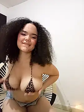 TrixieRosse élő XXX-chatje