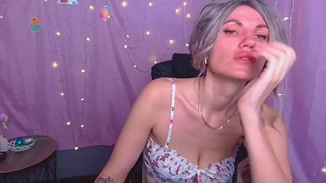 MilaLoona 现场XXX聊天