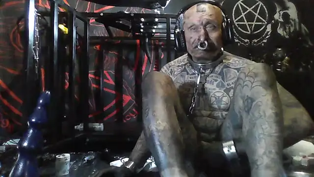 object857: διαδικτυακό σόου στην κάμερα