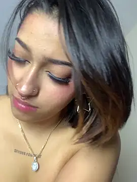 XXX chat uživo modela LilithMonette