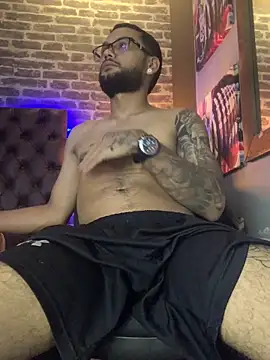 XXX chat uživo modela KyleJoss30