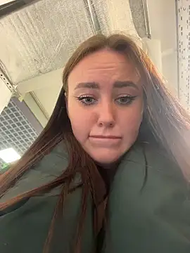 KiraSunshine élő XXX-chatje