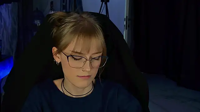 KiraMontoya: онлайн-секс-чат