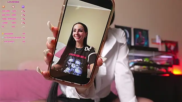 YaraAveiri Chat XXX in diretta