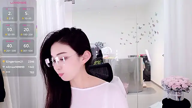 yangyang-777: διαδικτυακό σόου στην κάμερα