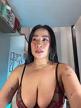 Chat +18 de AsianMilfSheryl ao vivo