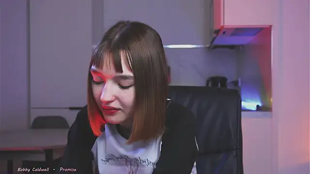 Chat +18 de Leyla_crsh ao vivo