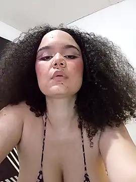 TrixieRosseのライブXXXチャット