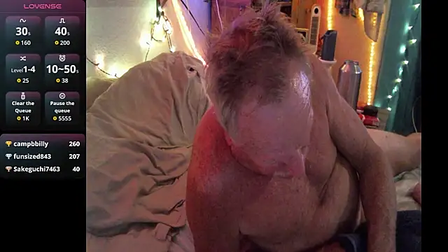 Pussyeat2please webkamerás műsora