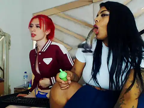 Luna_and_Rose Show Webcam