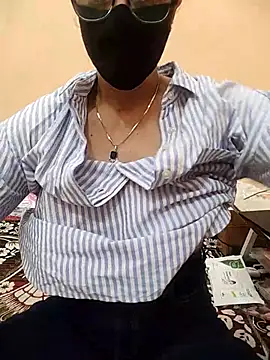 Rising_Queenのウェブカメラショー