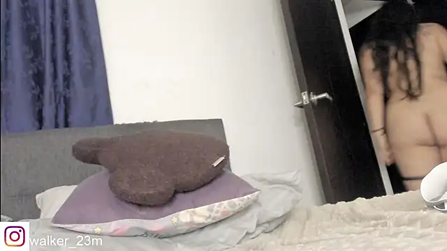 Walker_23 – Naživo XXX chat